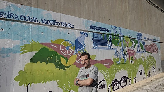 Las piscinas de Mendizorrotza estrenan un mural sobre los anhelos de futuro de los jóvenes