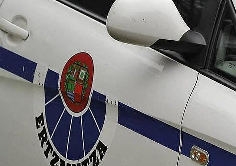 Evacuado un motorista al Hospital de Cruces por un accidente en la A-8 a la altura de Santurtzi