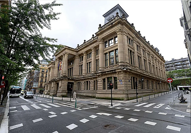 Vende el piso de su madre en Euskadi asegurando que ha muerto