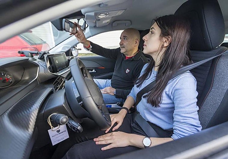 Los jóvenes podrán conducir un coche a los 17 años