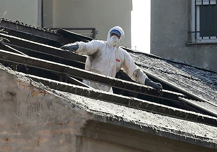 Osakidetza sigue a 726 de sus trabajadores por exposición al amianto