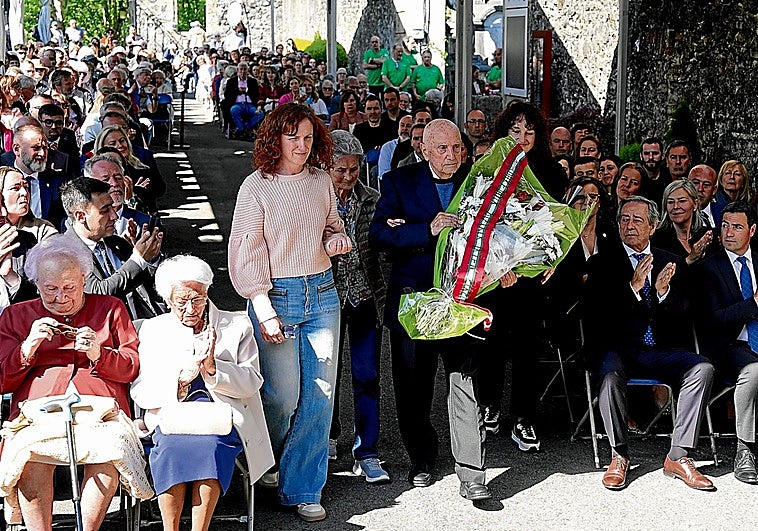 Gernika se consolida como lugar de memoria y clama «a favor de la paz»