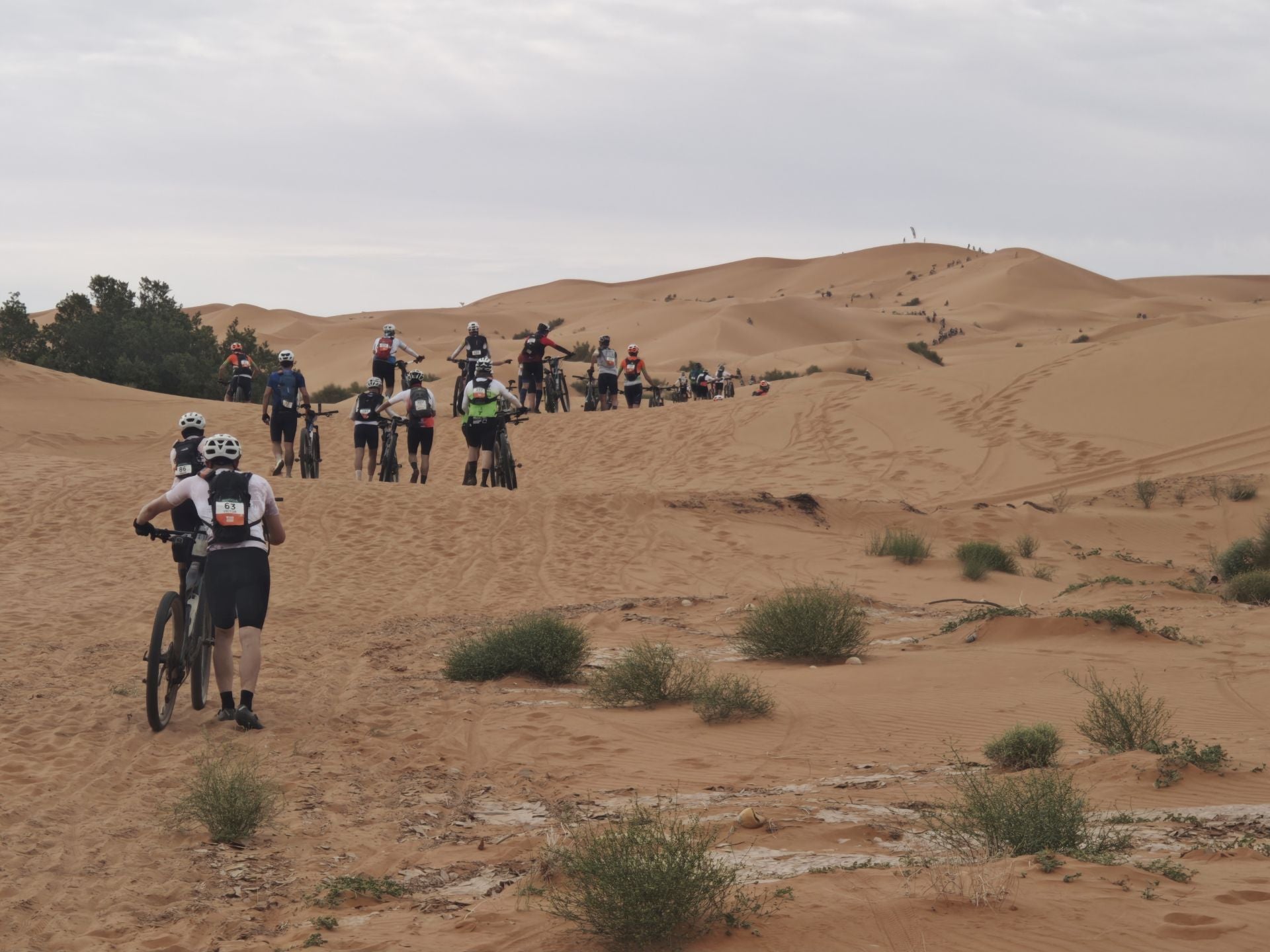 EL CORREO en la Titan Desert: Miguel Indurain y una hora para superar solo tres kilómetros de dunas