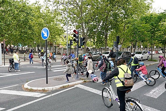 La ikastola Abendaño protesta por la mala calidad del aire en su entorno