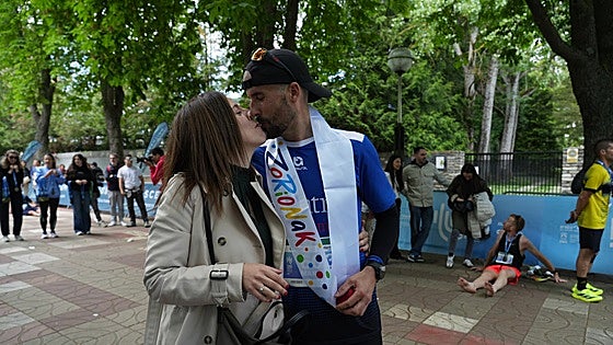 Un 'sí quiero', un cumpleaños y una medalla en el Maratón Martín Fiz