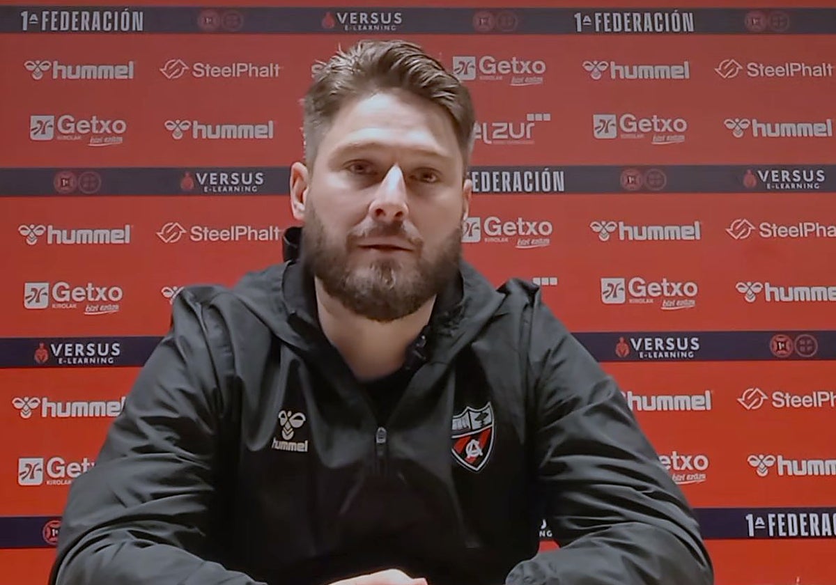 Jon Erice, en rueda de prensa.