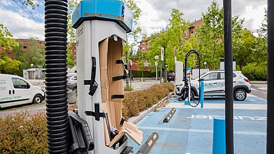 Causan destrozos por 450.000 euros en 6 cargadores eléctricos de Vitoria en apenas 48 horas
