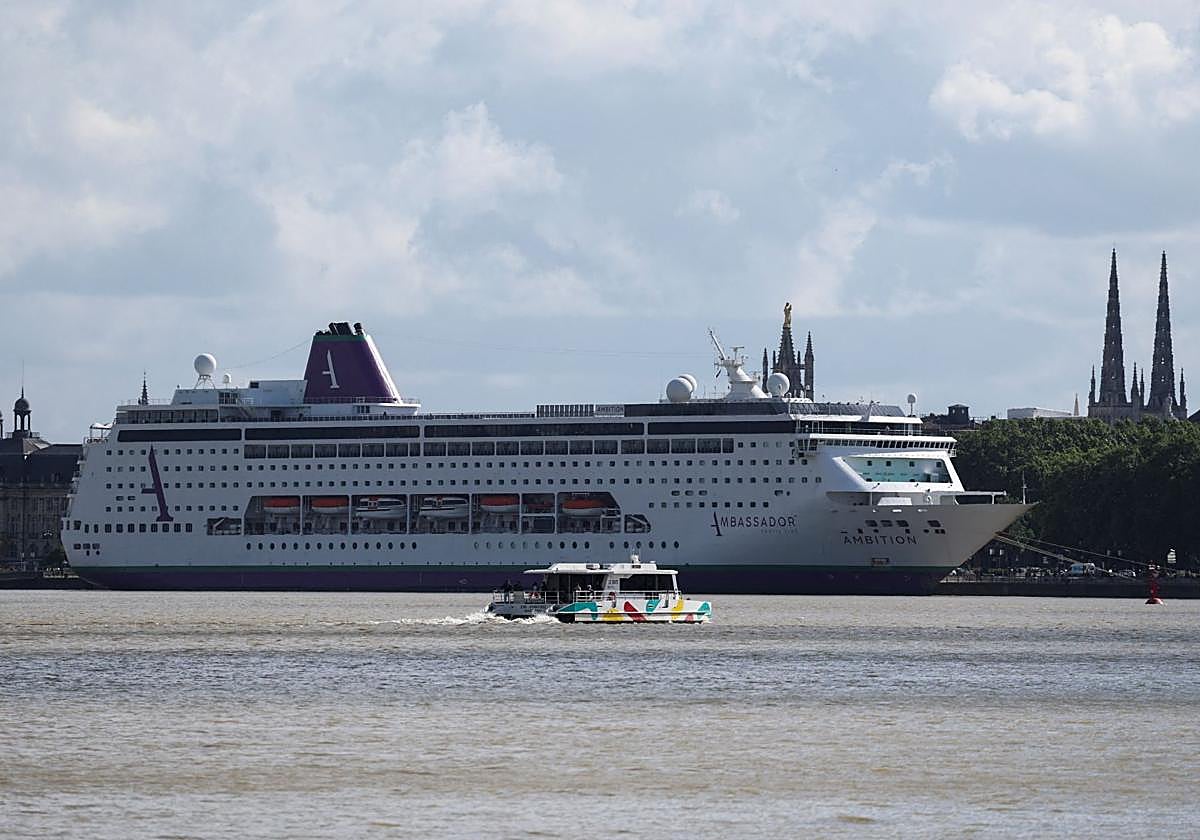 El crucero con un brote de gastroenteritis mantiene su escala en Getxo este lunes