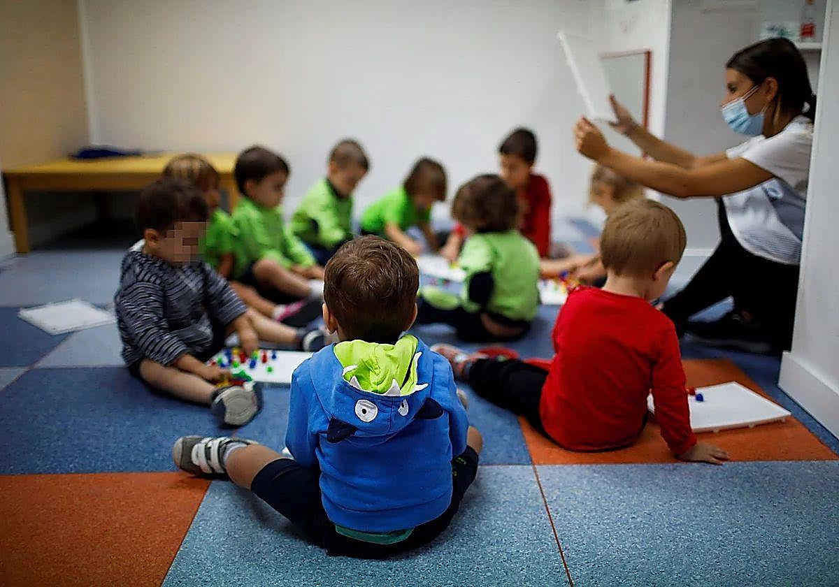 Educación subvenciona con 25 millones el despido de docentes de la red concertada por la baja natalidad