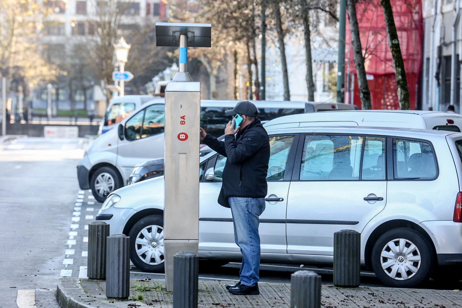 Bilbao plantea que los 'riders' solo puedan aparcar en espacios para motos y que los vehículos de reformas estacionen sin límite de tiempo