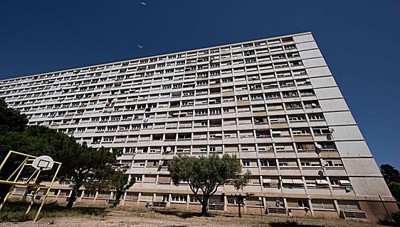 Una madre mata a sus tres hijos en Francia tras saltar con ellos desde un decimotercer piso