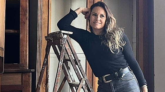 Igone abre una tienda efímera en Bilbao de muebles antiguos restaurados por ella