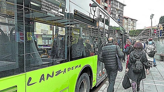 Basauri pide a Bizkaibus mejorar las conexiones con San Miguel y que la estación de Sarratu sea considerada intermodal