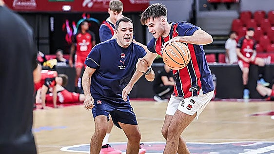 Rafa Villar: «En el vestuario no se habla de los rumores de traspasos»