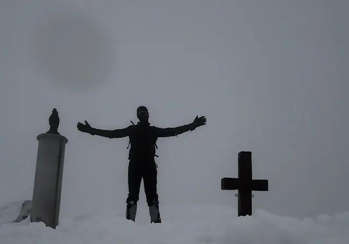 Sigue la 'guerra de las cruces' en la cima del Aneto