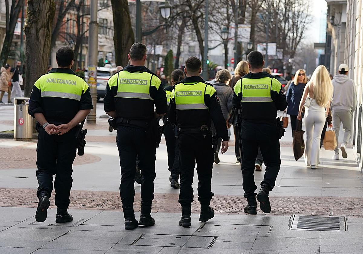 Noche de incidentes en Bilbao: un varón detenido por golpear a su pareja y otros dos por amenazarse con botellas de cristal