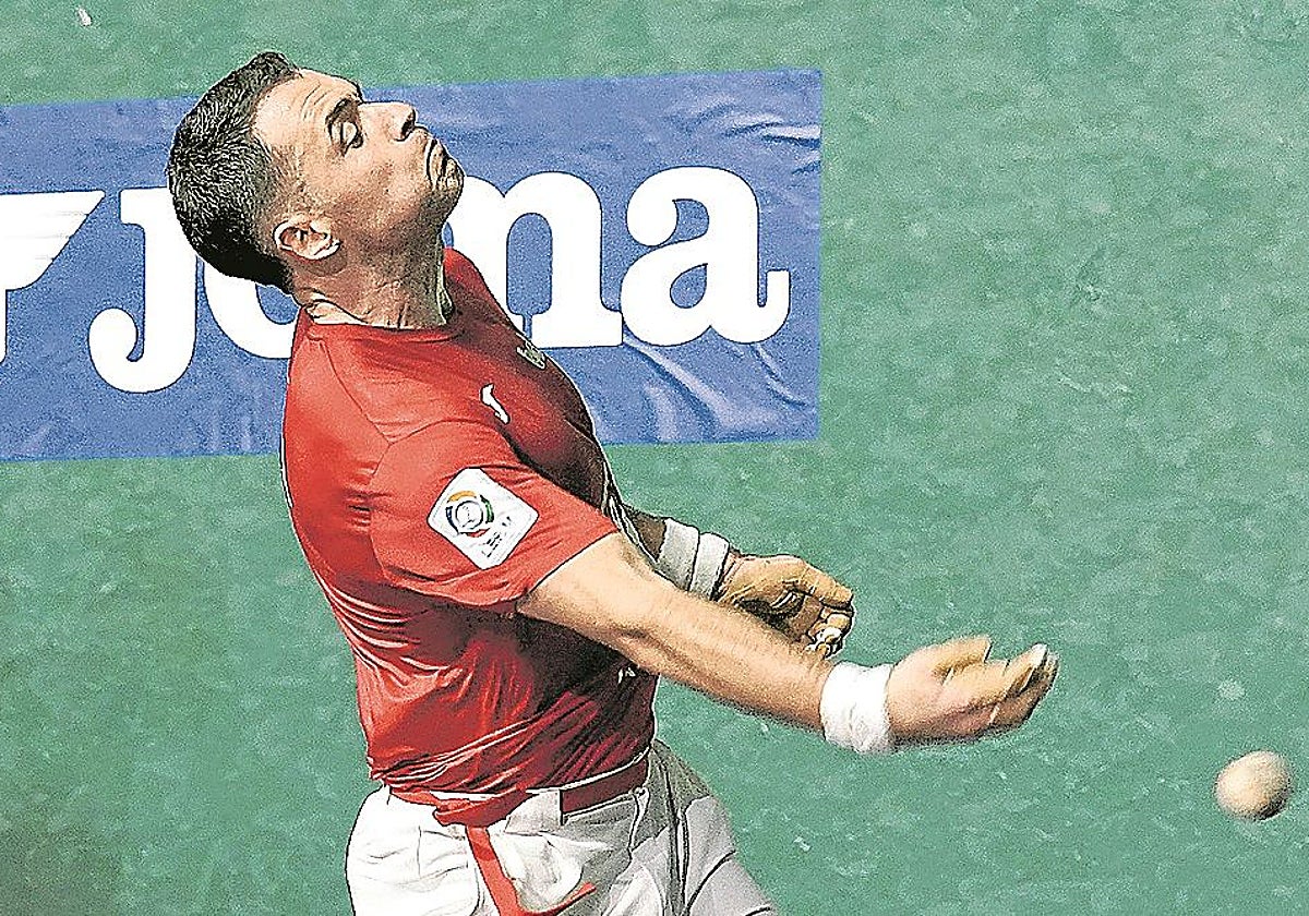 Jaka vence a Amiano y sigue vivo en la 'jaula' de San Fermín