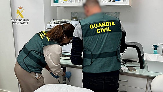 La Guardia Civil destapa una red de clínicas clandestinas tras interceptar paquetes con bótox ilegal en Foronda