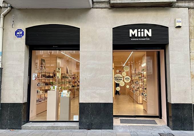 Fachada de la nueva tienda de MiiN en la calle Dato de Vitoria.
