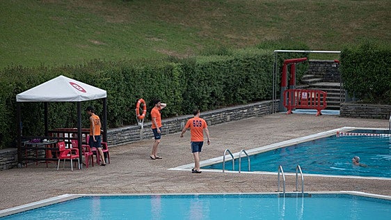 Bilbao no se plantea ampliar la temporada de piscinas pese a las olas de calor