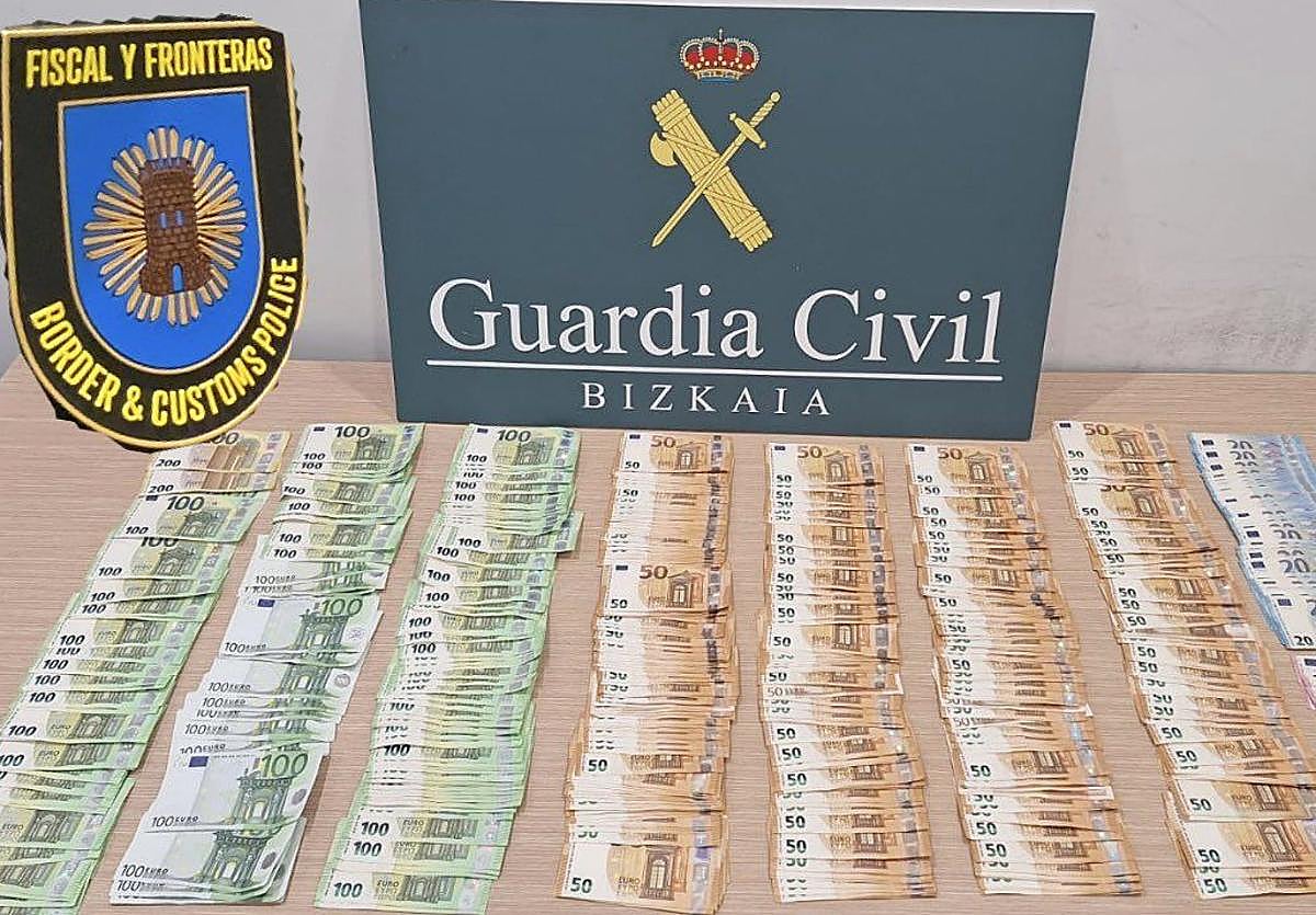 Le pillan en el aeropuerto de Bilbao con 30.000 euros sin declarar y le devuelven mil