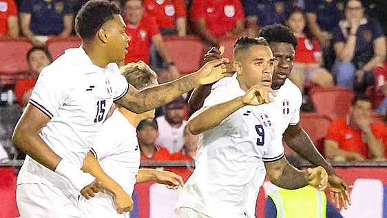 Cara y cruz de Mariano: futuro incierto en el Alavés pero gol con República Dominicana