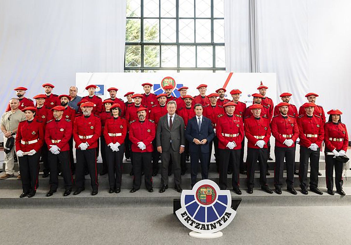 Los 18 homenajeados en Arkaute: los instructores del caso Za