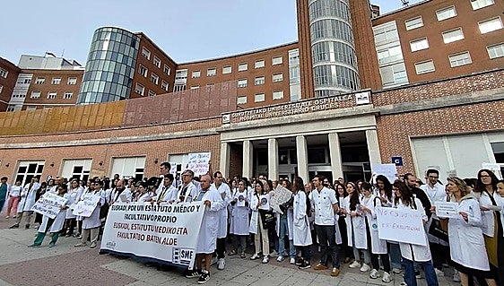 Médicos vascos amagan con convertir los paros en indefinidos