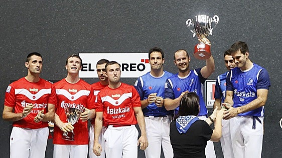 El torneo Bizkaia de pelota a mano por equipos se cae del calendario estival