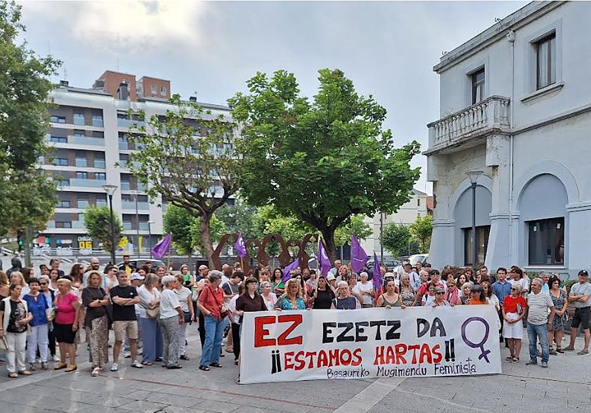 Durante la concentración se pidió que "ninguna agresión quede sin respuesta".