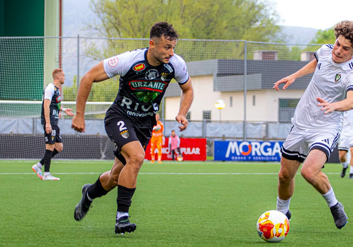 Dufur, durante el duelo contra el Gernika del pasado curso en Urbieta.