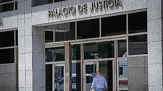 Un juzgado de Bilbao concede la residencia temporal a un extranjero como tutor legal de dos menores, hijas de una víctima de violencia de género