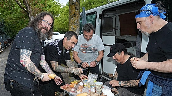 Los aguerridos del rock llevan el ritmo a la calle