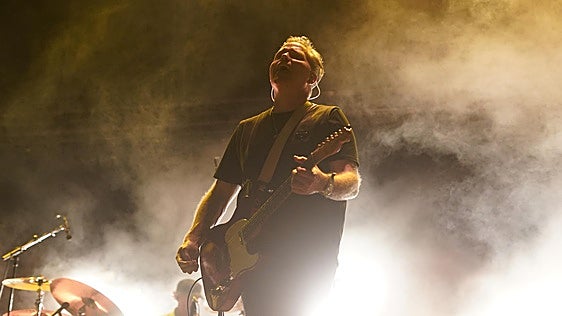 Salvados por Jason Isbell y una banda formidable