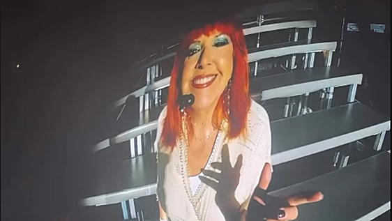 Loles León sorprende hablando euskera en el segundo concierto de Zetak