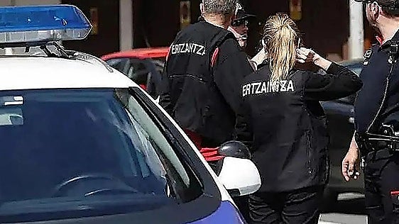 A prisión el joven detenido por apuñalar a otro por la espalda en Muskiz