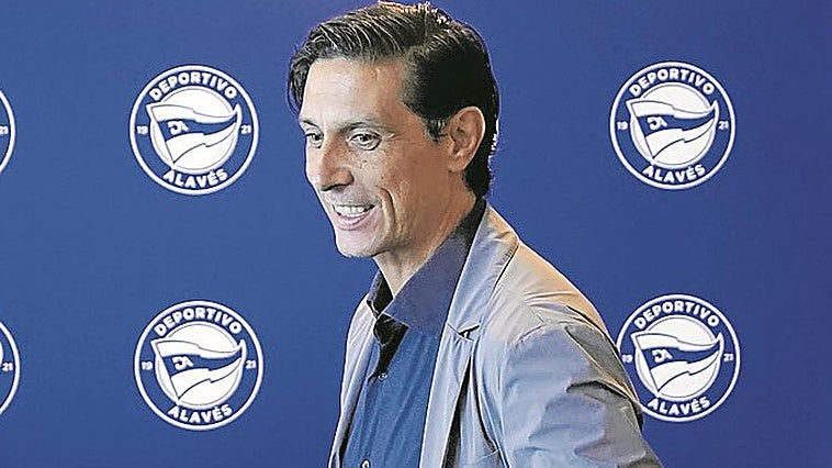 El Alavés se abre a fichar tras las lesiones de Garcés y Mikel, pero se centra en enero