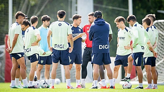 Djaló y Nico Serrano entran en la convocatoria de Terzic por el lesionado Guruzeta y Selton