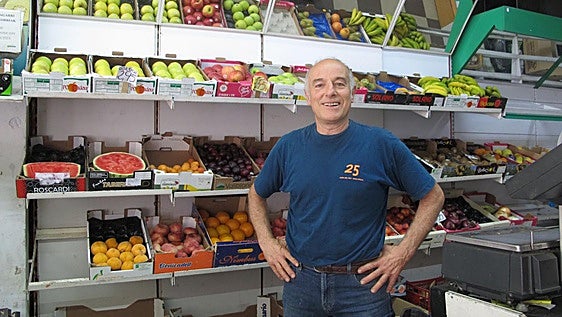 Cierra el mercado de Sagarminaga tras 40 años: «Los clientes eran familia»