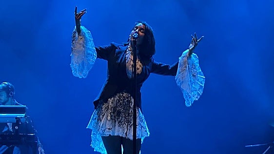 Ruth Lorenzo rompe radicalmente con su pasado, se pasa al rock y se enfrenta a sus miedos en Santurtzi
