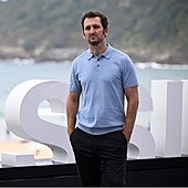 Raúl Arévalo ha presentado la serie 'El castillo' en el Festival de San Sebastián.