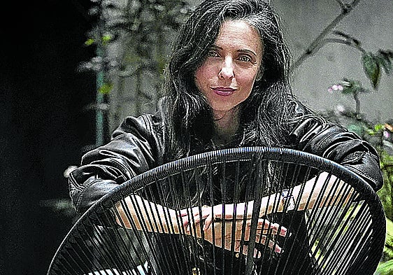 Leticia Dolera, en el patio interior del hotel Bilbao Plaza.