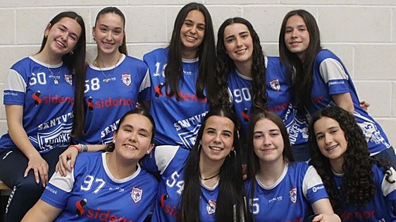 Las chicas del Santutxu Hockey Taldea ascienden a segunda división solo tres años después de su creación: «Decían que era un deporte de chicos»