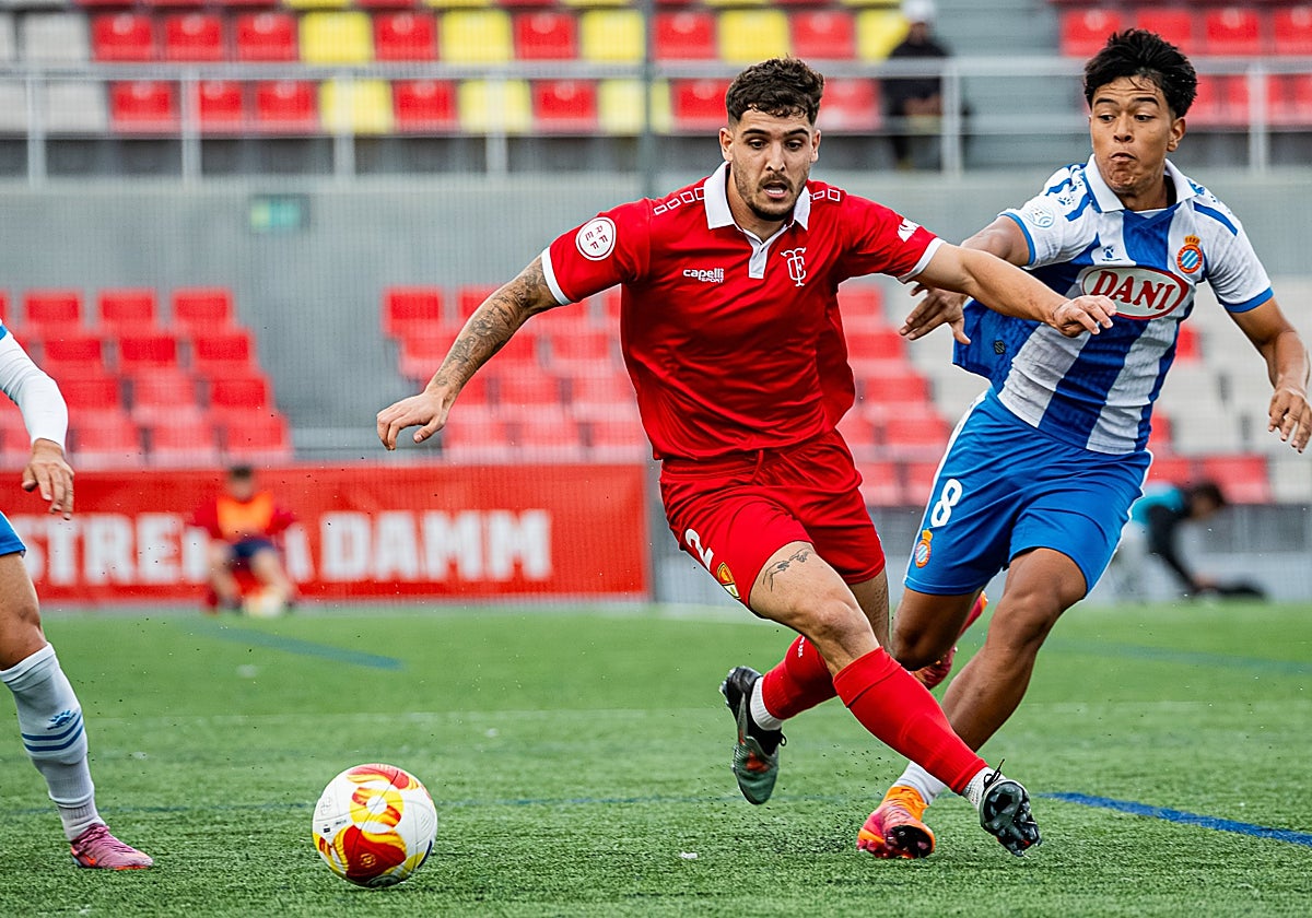 Larrauri, durante el duelo del Terrasa contra el Espanyol B.