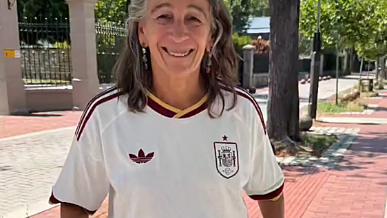 La delegada del Gobierno en Euskadi y los subdelegados de los tres territorios muestran su apoyo a La Roja: «Nos habéis hecho soñar»
