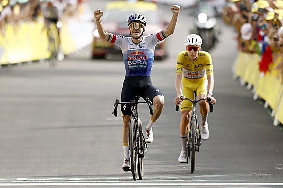 Evenepoel recibe el beneplácito de Pogacar y vence en el Plateau de Solaison