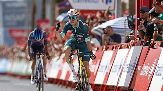 Van Aert degusta caviar en una hoguera