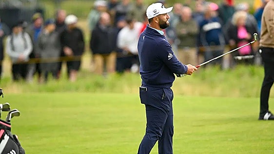Rahm aguanta el tipo en una de las vueltas más lentas de la historia del golf