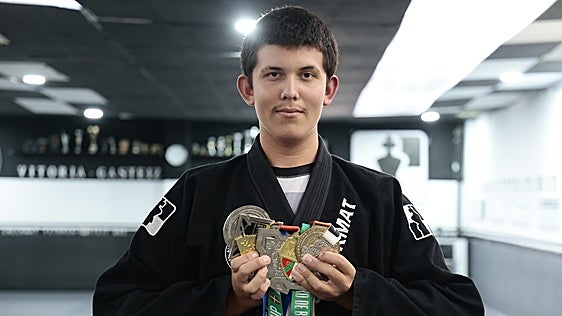 El vitoriano de 13 años y 2 metros que no tiene techo en el jiu-jitsu