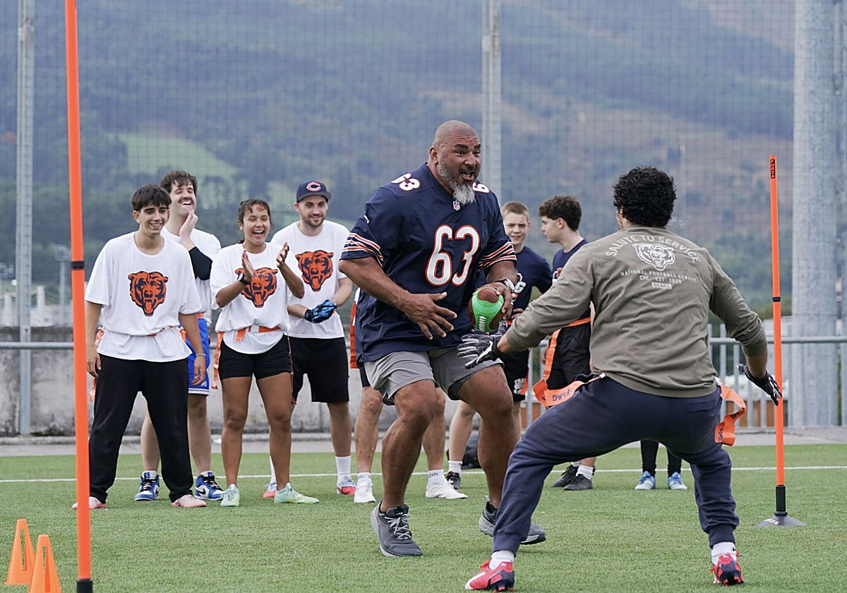 Chicago Bears host flag football clinic in Bilbao at Lezama